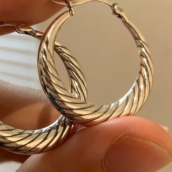⭐️ NEW Classic Antiqued Silver Twist Hoop Earrings - Picture 3 of 8